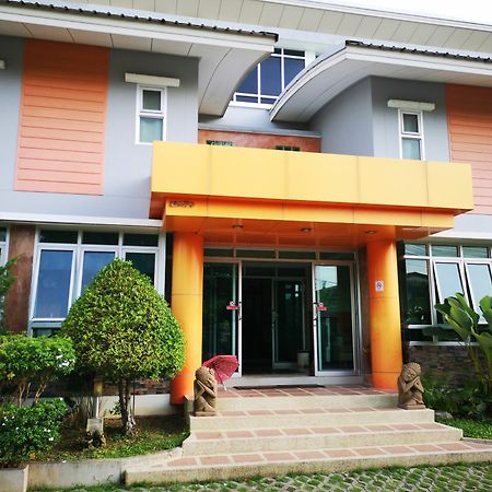 100 House Hotel Накхонратчасима Экстерьер фото